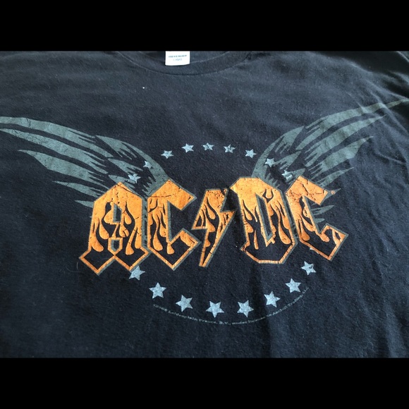 ✨✨AC DC T-Shirt ✨✨ - Picture 2 of 4